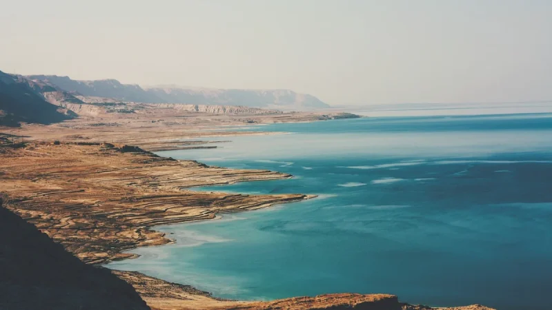 مياه عذبة في البحر الميت