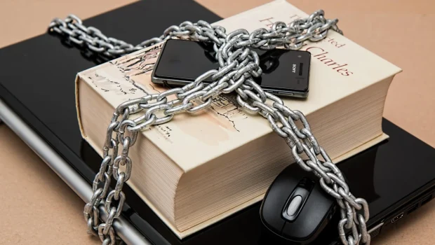 قمع الحريات