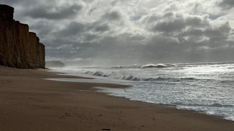 العاصفة بويولو تضرب بريطانيا